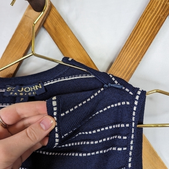 St. John Basics Knit Sleeveless Crew Neck Blouse Top - Picture 3 of 6